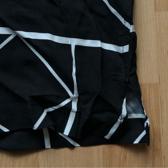 Brand new, never worn Printed short sleeve breezy button down, fashion nova men - Picture 3 of 5